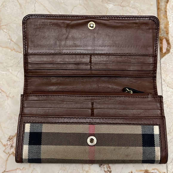 Burberry Wallet with original box and dust bag. - Picture 2 of 16